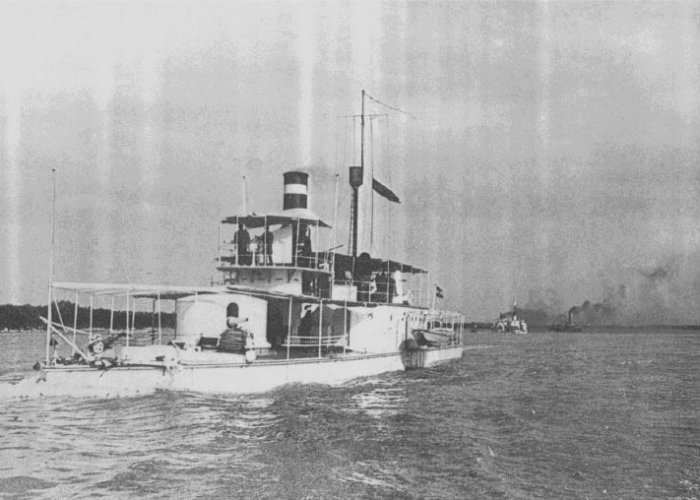 S.M.S. KÖRÖS hadgyakorlaton a Dunán 1900 körül.